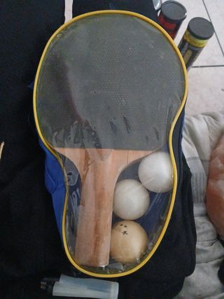 2 Palas de Ping Pong, 3 pelotas.
