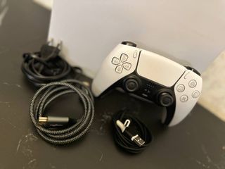 PlayStation 5 1TB + 2 Mandos