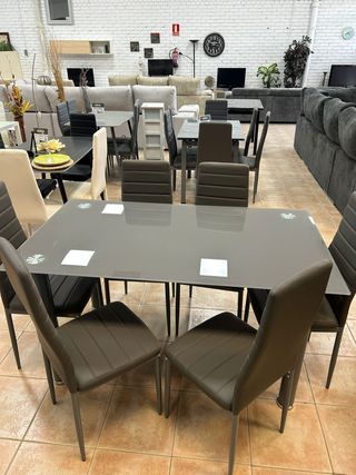Mesa Comedor Gris + 6 Sillas Acolchadas