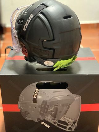 Casco de hockey SITKA con visor. Talla S