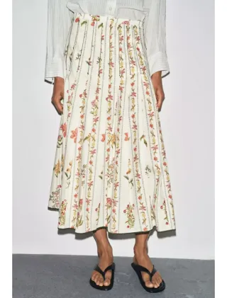 Preciosa!! Falda midi Zara floral. Con etiqueta