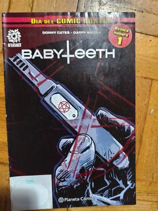 8 comics.  Día del comic