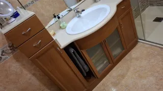 Mueble de baño madera con lavabo