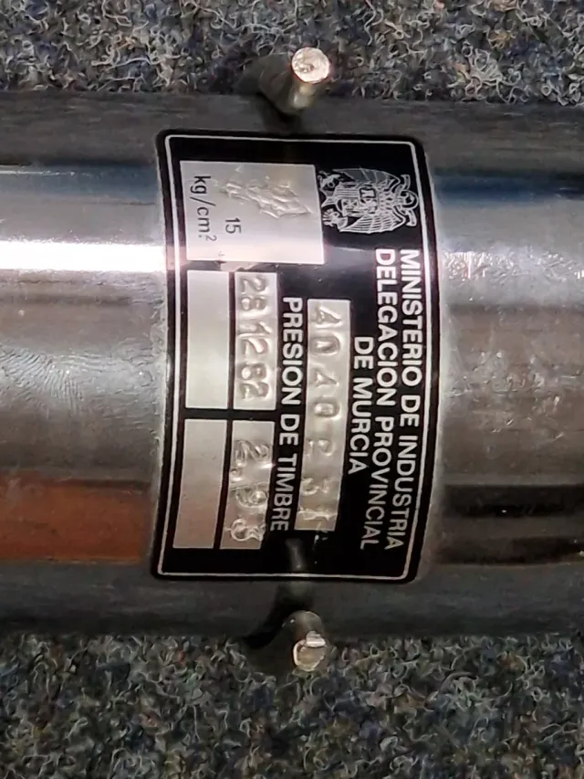 Extintor antiguo de metal fyrecar