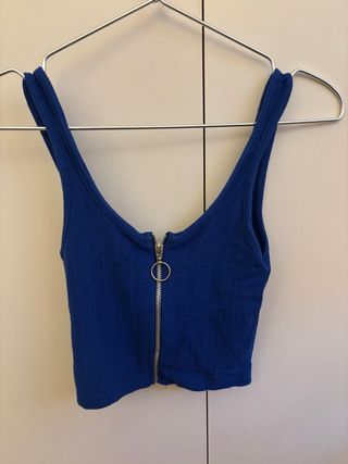 Top corto azul con cremallera
