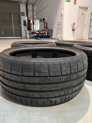 Neumáticos Pirelli PZERO R19 casi nuevos