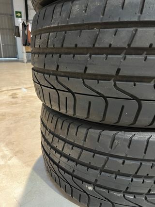 Neumáticos Pirelli PZERO R19 casi nuevos