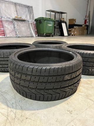 Neumáticos Pirelli PZERO R19 casi nuevos
