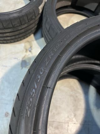 Neumáticos Pirelli PZERO R19 casi nuevos