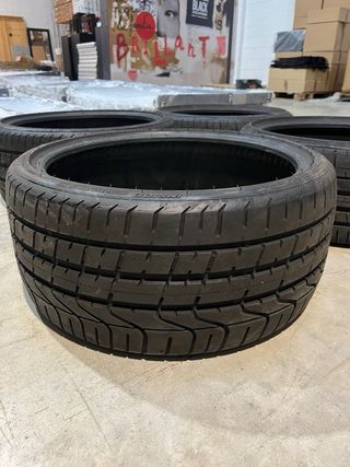 Neumáticos Pirelli PZERO R19 casi nuevos