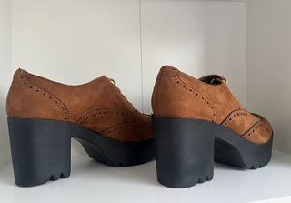 Zapatos tipo oxford con plataforma marrones