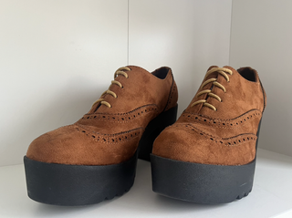 Zapatos tipo oxford con plataforma marrones