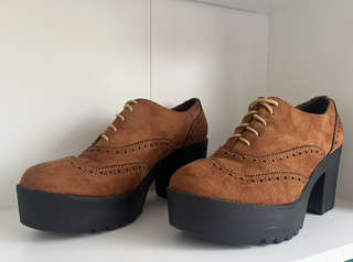 Zapatos tipo oxford con plataforma marrones
