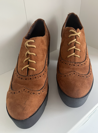 Zapatos tipo oxford con plataforma marrones