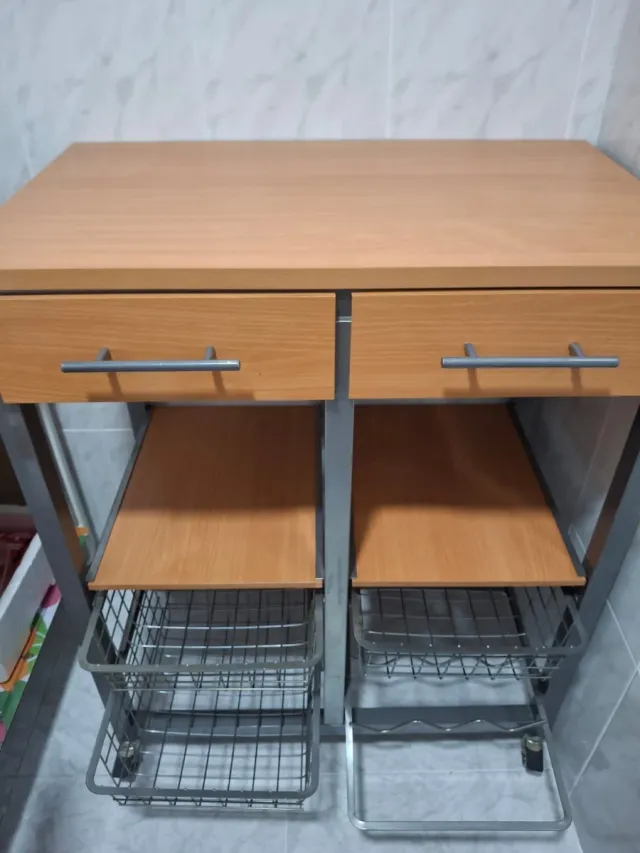 Mesa auxiliar con ruedas y cajones