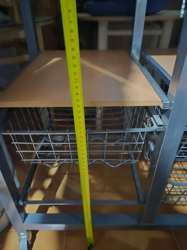 Mesa auxiliar con ruedas y cajones