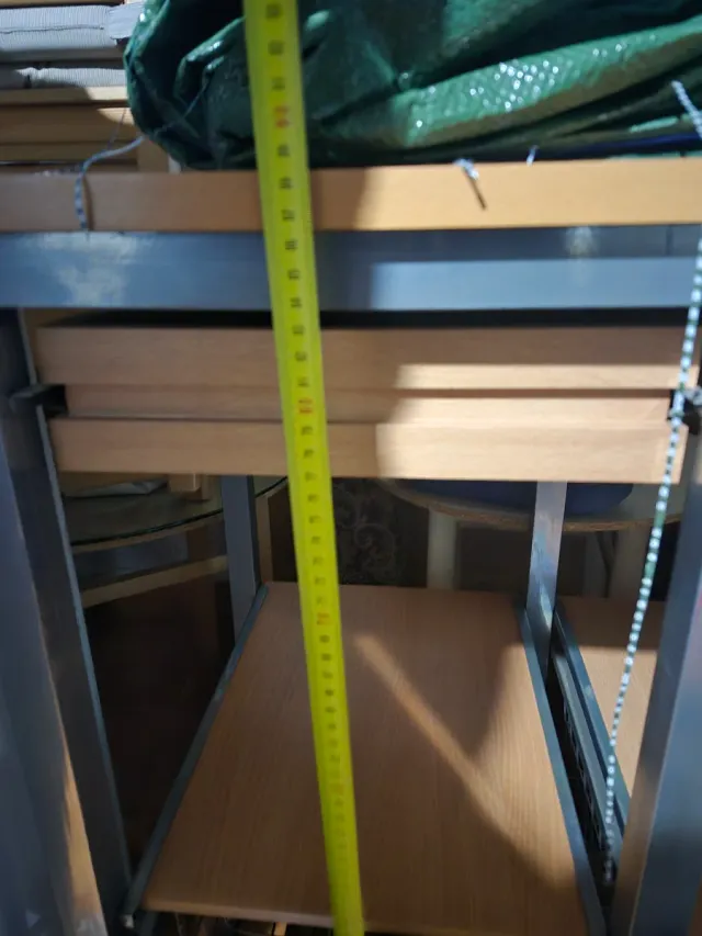 Mesa auxiliar con ruedas y cajones