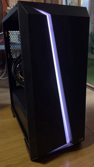 PC Gaming Negro con Luz Frontal RGB