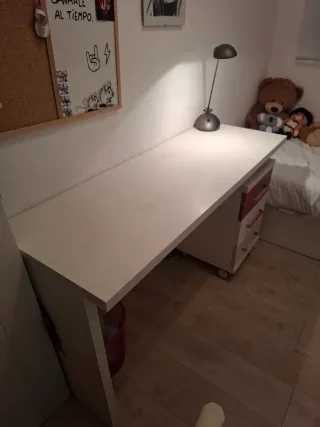 Escritorio modular con cajonera móvil
