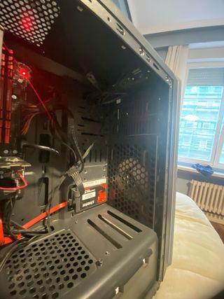 Ordenador Gaming Negro con Luces Verdes