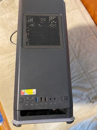 Ordenador Gaming Negro con Luces Verdes