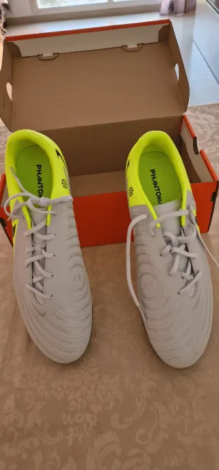 Zapatillas Nike Phantom Gris y Amarillo