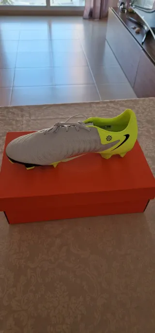 Zapatillas Nike Phantom Gris y Amarillo