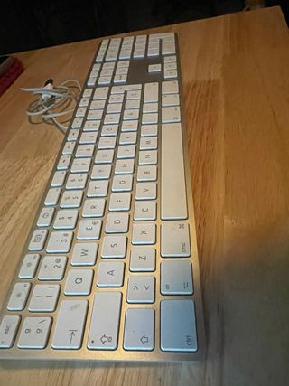 Teclado Apple con cable USB y numérico