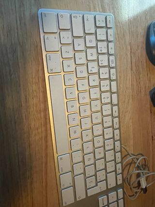 Teclado Apple con cable USB y numérico