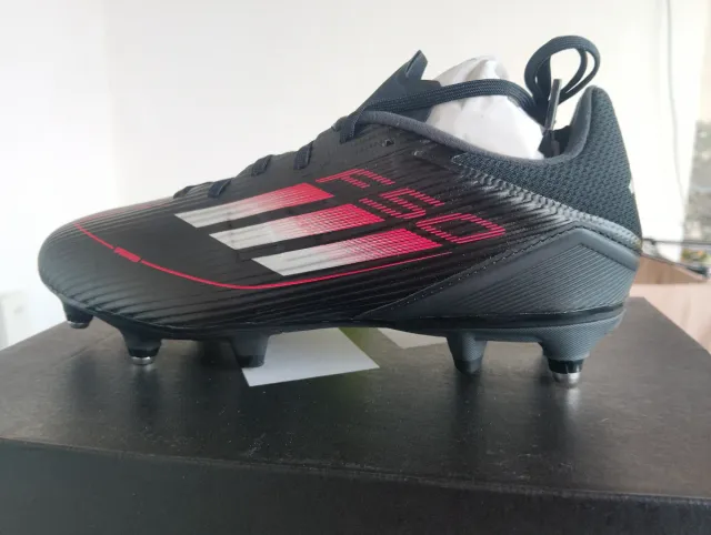 Scarpe da calcio Adidas nuove !