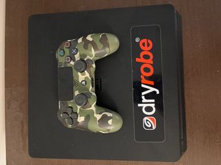 PS4 Slim Negra + Mando Camuflaje
