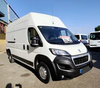 Peugeot Boxer L3H3 con  plataforma elevadora 