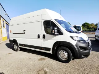 Peugeot Boxer L3H3 con  plataforma elevadora 