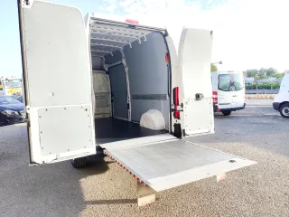 Peugeot Boxer L3H3 con  plataforma elevadora 