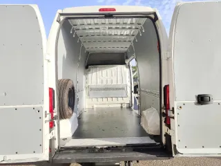 Peugeot Boxer L3H3 con  plataforma elevadora 