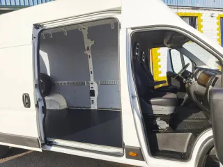 Peugeot Boxer L3H3 con  plataforma elevadora 