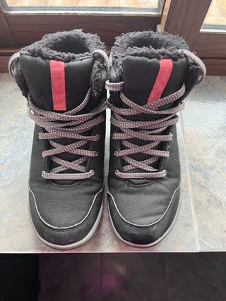 Botas Quechua Talla 37 Negras y Rojas