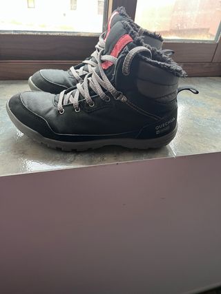Botas Quechua Talla 37 Negras y Rojas