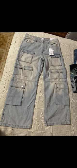 Pantalon multipocket a estrenar