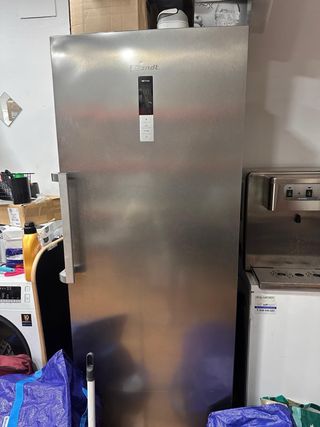 Congelador vertical Brandt
