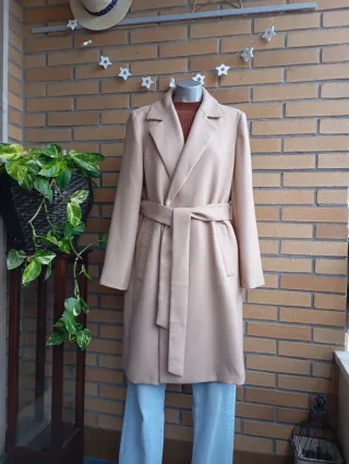 Abrigo Zara Beige con Cinturón