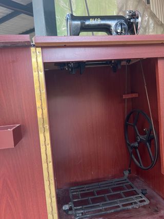 Máquina de coser Alfa antigua