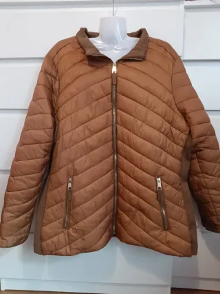 Chaqueta acolchada mujer marrón