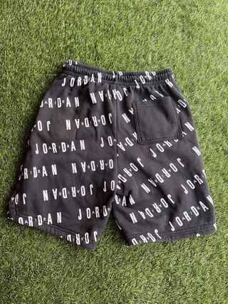 Pantalón corto Jordan negro estampado