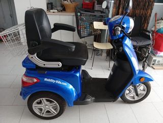 Moto minusválido azul