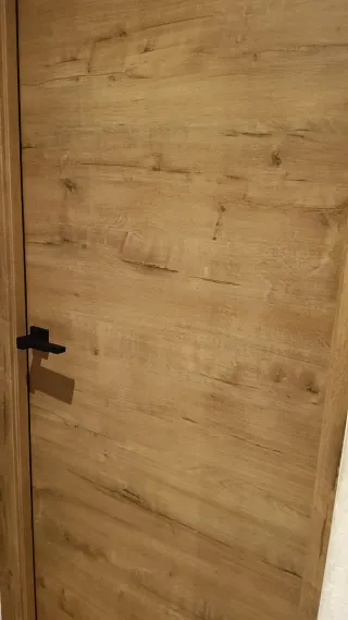 Puerta interior de madera