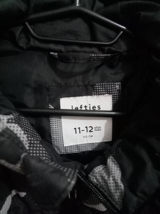 Abrigo niño camuflaje negro y gris