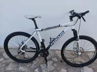 Bicicleta de Montaña Focus Blanca