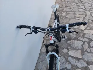 Bicicleta de Montaña Focus Blanca