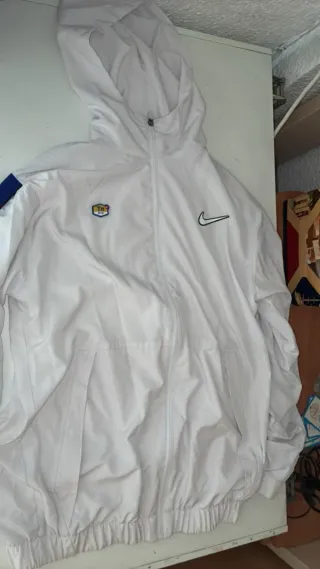 Chaqueta Nike TN Blanca con Capucha